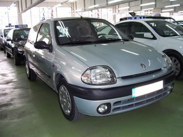 Comprar Renault Clio 1.9 DIESEL Alizé 3 Puertas '00 en Esplugues De Llobregat