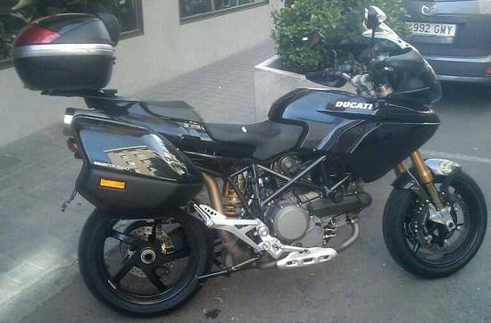 Ducati  multistrada  1100 s negra