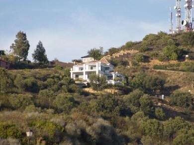 Chalet con 5 dormitorios se vende en Marbella, Costa del Sol