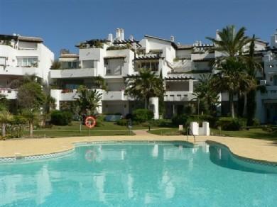 Apartamento con 3 dormitorios se vende en Estepona, Costa del Sol