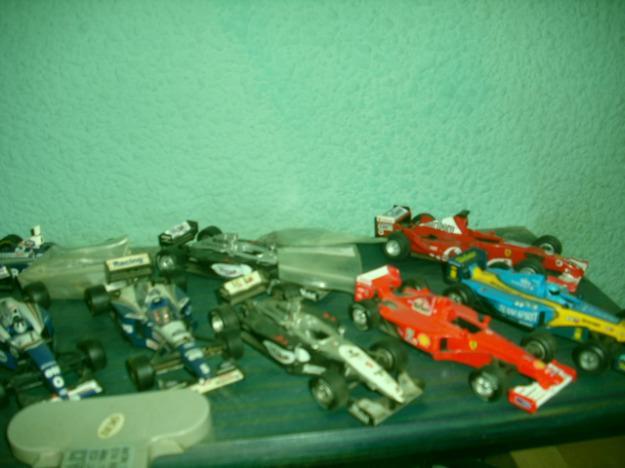Vendo coleccion de coches de F1   tamaño 1/43 y dos de 1/17