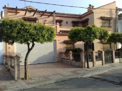 Adosado con 4 dormitorios se vende en Estepona, Costa del Sol