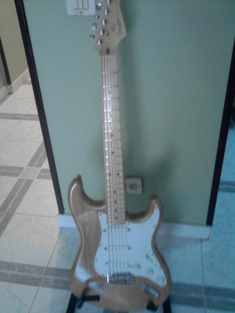 Vendo mi guitarra electrica Fender stratocaster (Made in Usa)