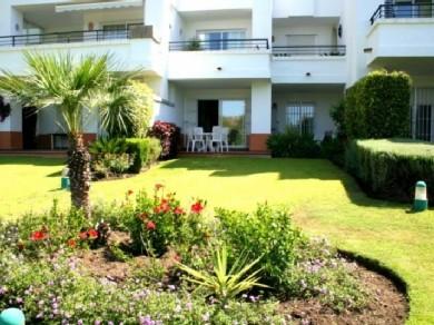 Apartamento con 2 dormitorios se vende en Marbella, Costa del Sol