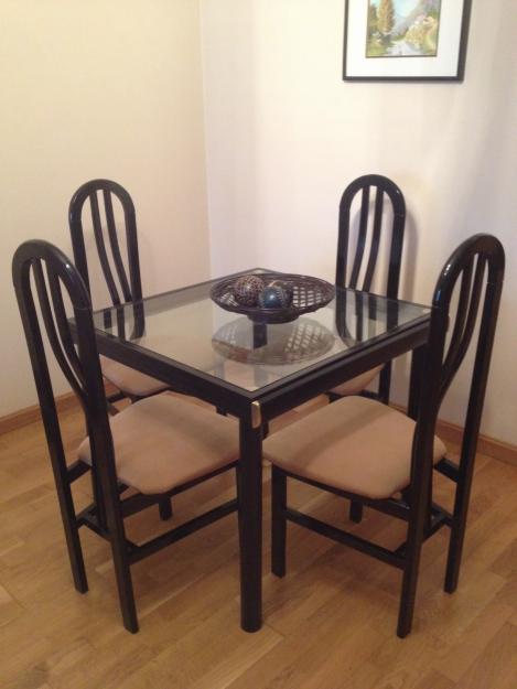 Mesa comedor extensible con sillas