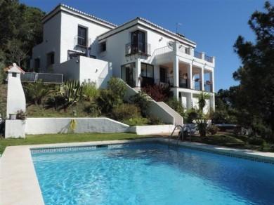 Chalet con 3 dormitorios se vende en Estepona, Costa del Sol