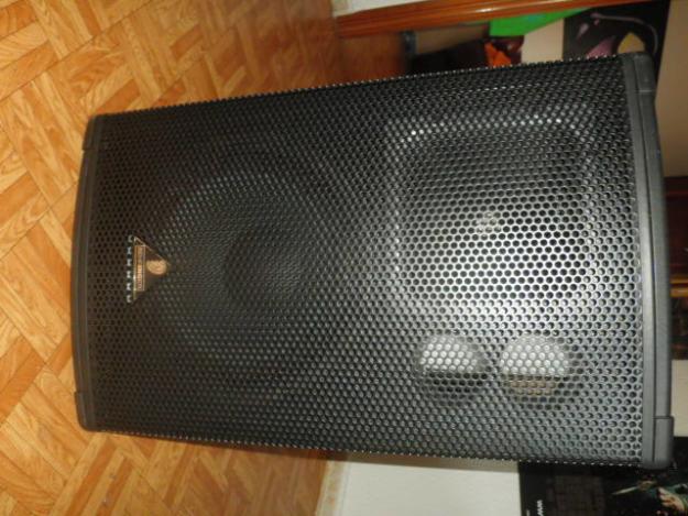 vendo BEHRINGER B1220DPS( nuevo)