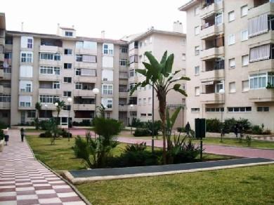 Apartamento con 2 dormitorios se vende en Marbella, Costa del Sol