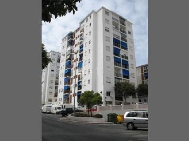 Apartamento con 3 dormitorios se vende en Marbella, Costa del Sol