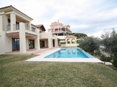 Mansión con 4 dormitorios se vende en Estepona, Costa del Sol