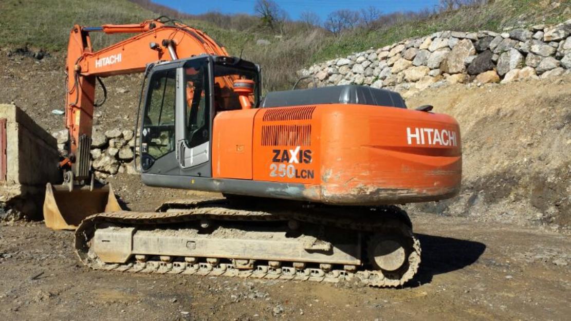 Excavadora de cadenas de 27 tn hitachi 250 LCN