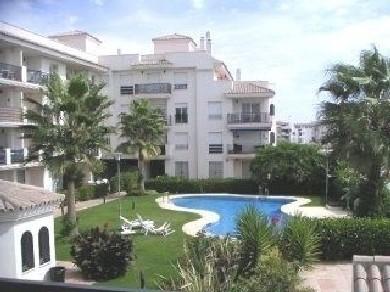 Apartamento con 2 dormitorios se vende en Marbella, Costa del Sol