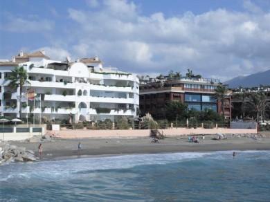 Apartamento con 3 dormitorios se vende en Marbella, Costa del Sol