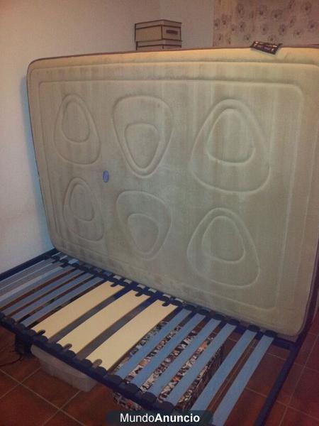 URGE VENTA DE COLCHON ALTA CALIDAD Y SOMIER CON LAMINAS DE REFUERZO LUMBAR EN PERFECTISIMO ESTADO.