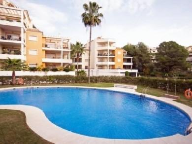Apartamento con 3 dormitorios se vende en Marbella, Costa del Sol