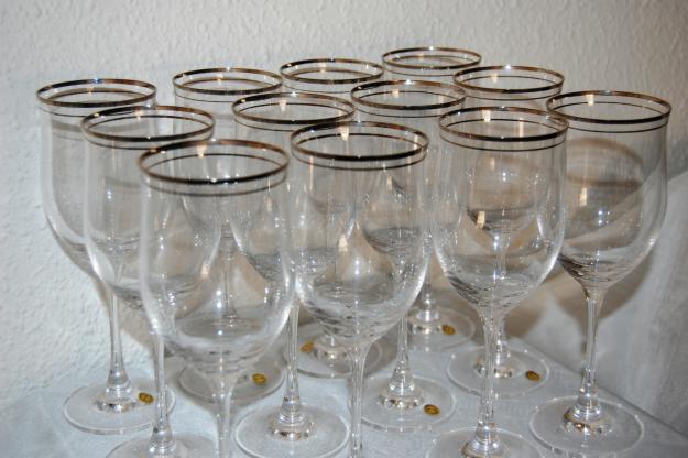 JUEGO DE 12 COPAS DE VINO CRISTAL ITALIANO.