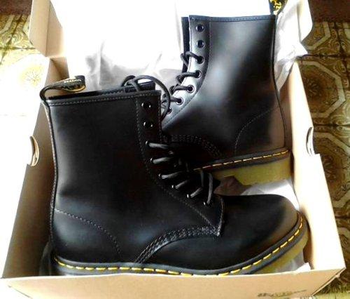 Botas Dr. Martens cuero negro talla 40 sin estrenar !!!