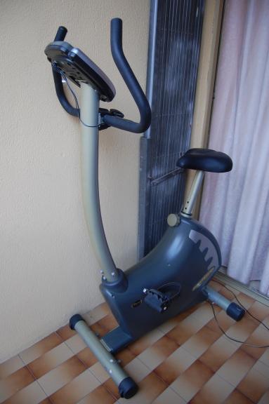Bicicleta estática bh fitness h493 rhyno