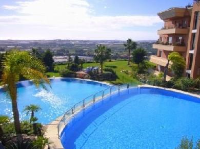 Apartamento con 3 dormitorios se vende en Marbella, Costa del Sol