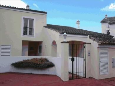 Adosado con 123 dormitorios se vende en Marbella, Costa del Sol