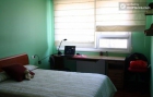 Rooms available - Comfortable 2-bedroom apartment in fashionable La Latina - mejor precio | unprecio.es