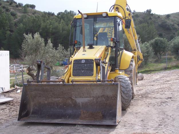 Maquina Retro New Holland LB 110 2003 PRECIO MUY BUENO