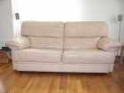 VENDO SOFA PIEL TRES PLAZAS - mejor precio | unprecio.es