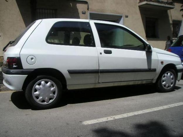 Venta de coche Renault Clio D '97 en Barcelona