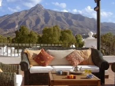Apartamento con 2 dormitorios se vende en Marbella, Costa del Sol