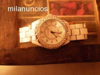 reloj blanco precioso elegante esfera brillantes