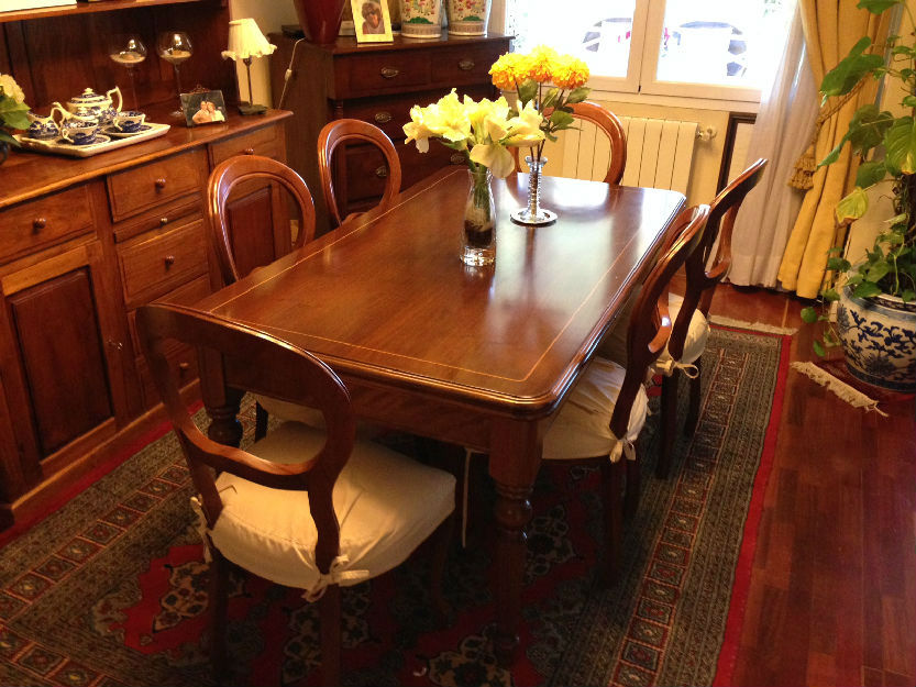 Conjunto de mesa comedor y 6 sillas en perfecto estado