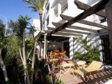 Apartamento con 3 dormitorios se vende en Marbella, Costa del Sol