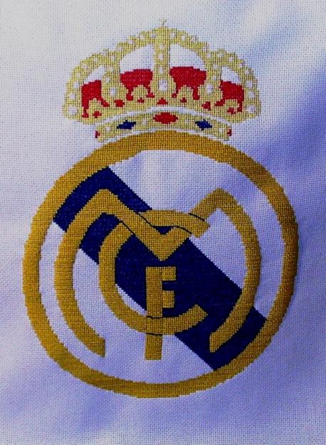 Escudo Real Madrid realizado en punto de cruz