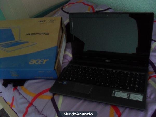 Portátil Acer Aspire 5250 con pantalla rota