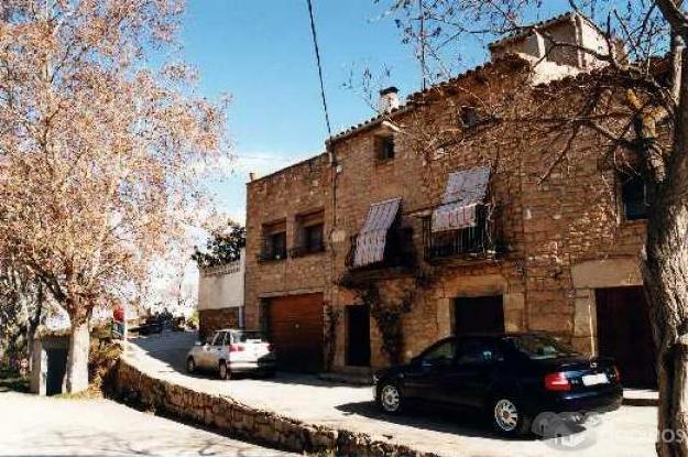 casa en pueblo de montaña