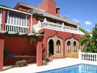 Chalet con 4 dormitorios se vende en Marbella, Costa del Sol