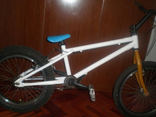 SE VENDE BICI MONTI MUI COMODA Y MUI BONITA FRENOS V BRAKE CON OPCION DE PONERLE HIDRAULIC