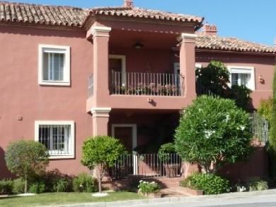 Apartamento con 2 dormitorios se vende en Benahavis, Costa del Sol