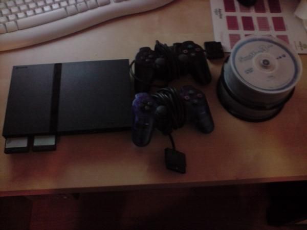 ps2 slim+2 tarjetas de memoria+2 mandos+juegos