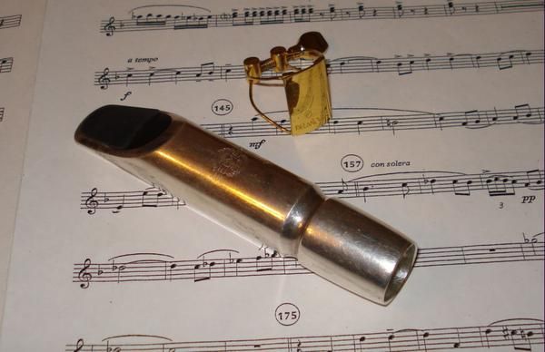 Boquillas Selmer saxo tenor, 1 metalica y otra de ebonita