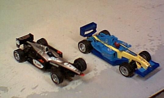 scalextri.2 coches,2 mandos,transformador y 12 pistas.
