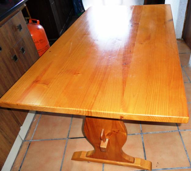 VENDA MESA MADERA MACIZA EN PERFECTO ESTADO