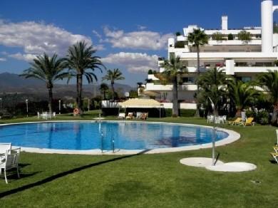 Apartamento con 3 dormitorios se vende en Marbella, Costa del Sol