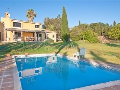 Chalet con 4 dormitorios se vende en Estepona, Costa del Sol