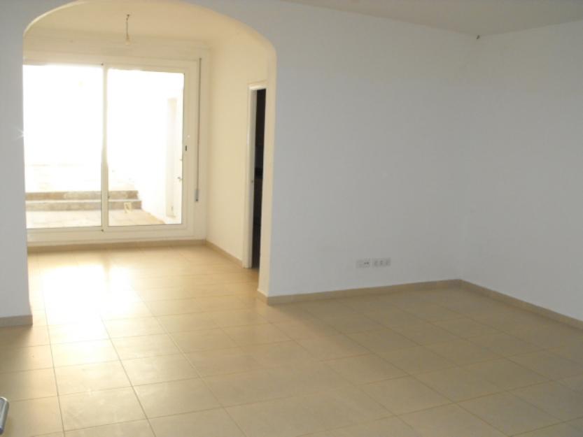 Casa en Terrassa 4hbtc. Patio. Cerca Renfe. Pere Parres