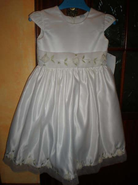 vendo vestido de arras sin estrenar,para nena de 3-4 añitos