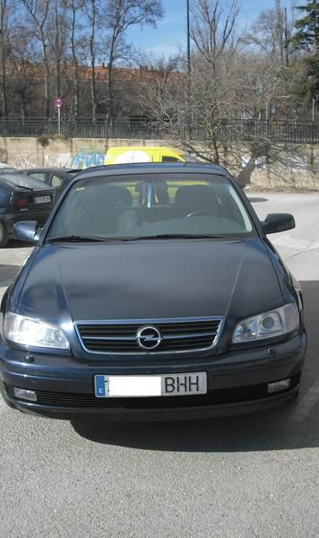 VENDO OPEL OMEGA 2.5 5P AÑO 2.001