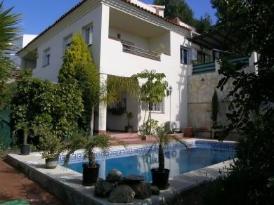 Chalet con 4 dormitorios se vende en Mezquitilla, Costa del Sol