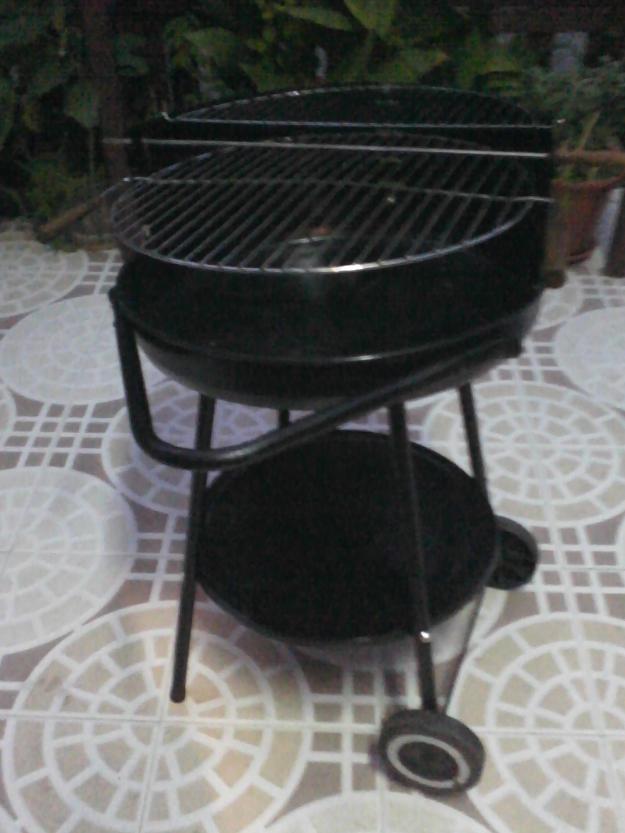 Se vende barbacoa de carbón en perfecto estado