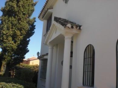 Chalet con 4 dormitorios se vende en Estepona, Costa del Sol